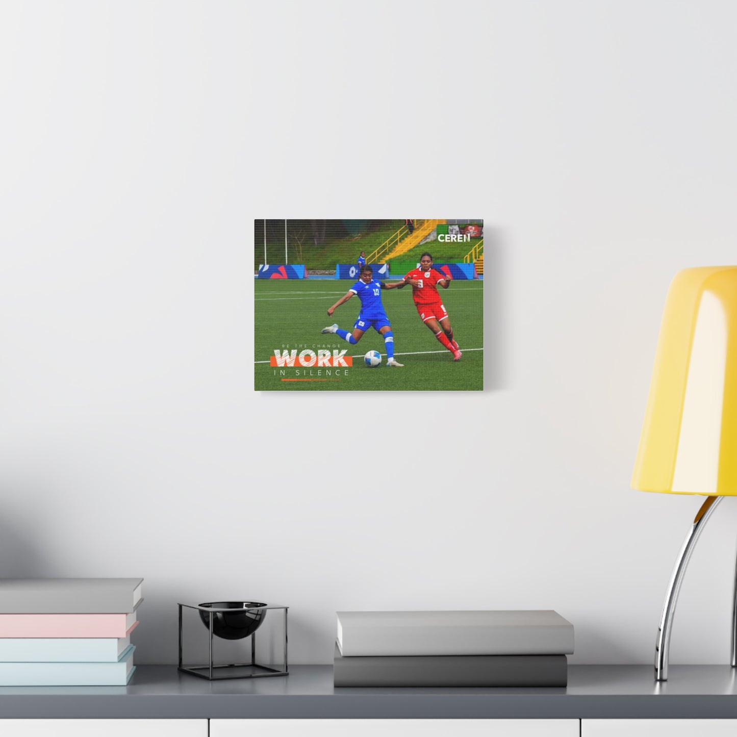 Trabaja en silencio - Soccer Action Canvas Wall Art
