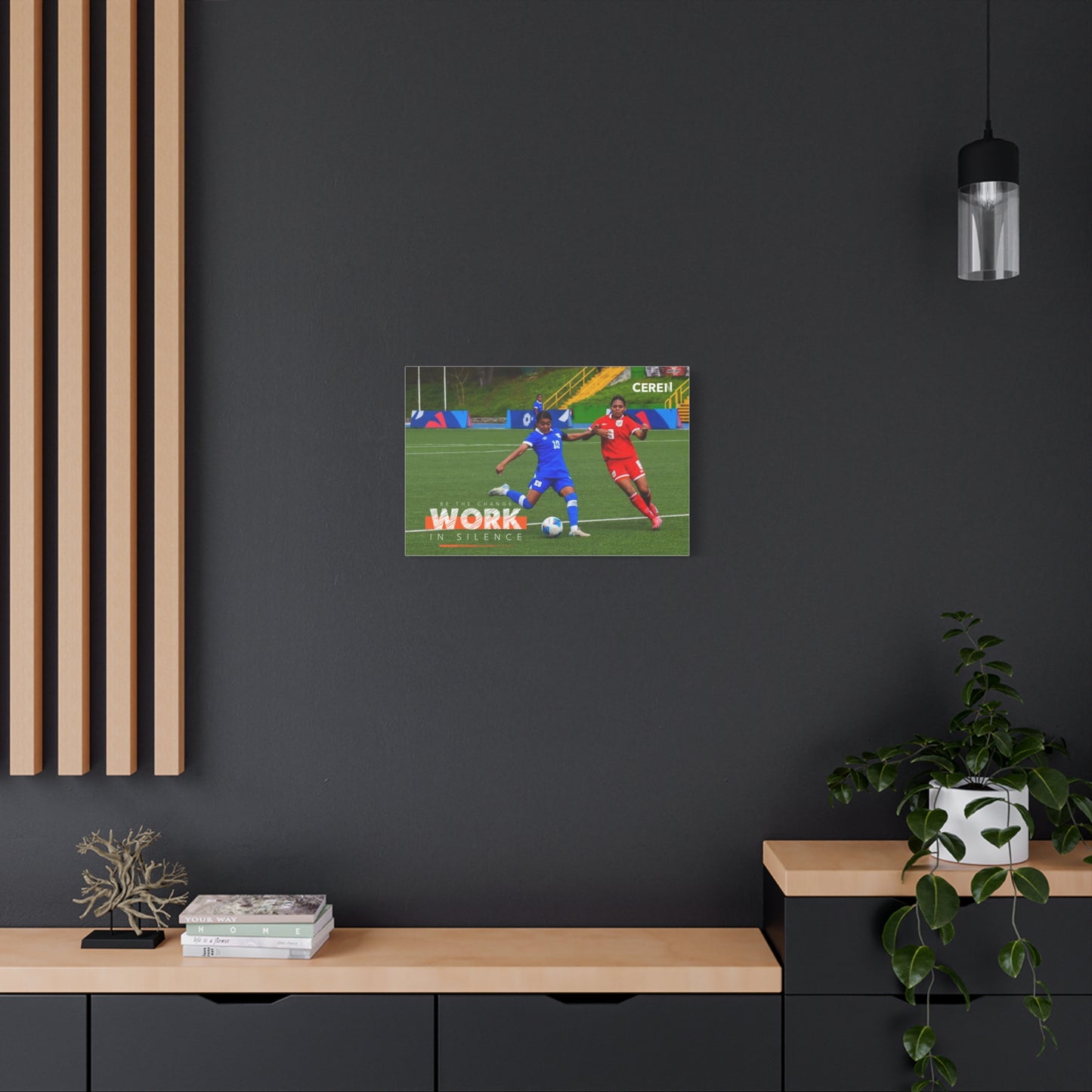 Trabaja en silencio - Soccer Action Canvas Wall Art
