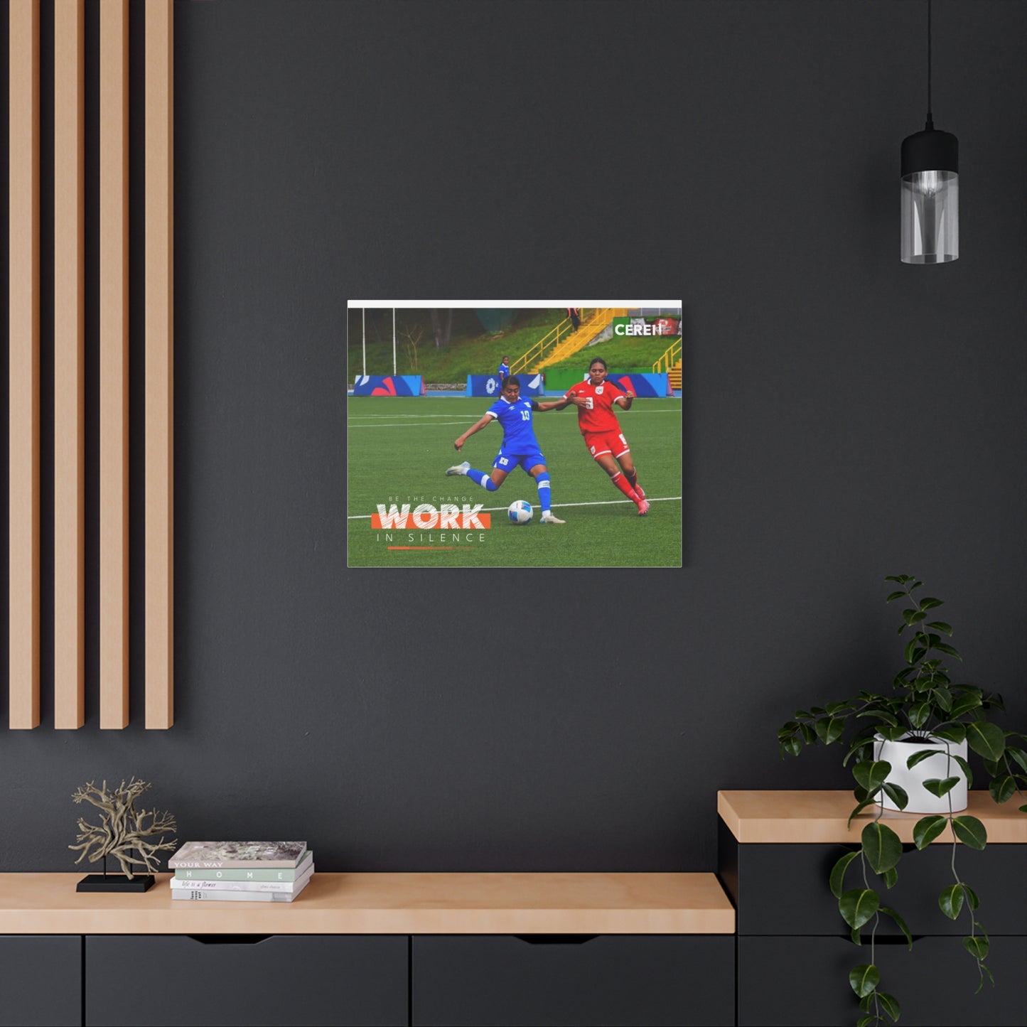 Trabaja en silencio - Soccer Action Canvas Wall Art